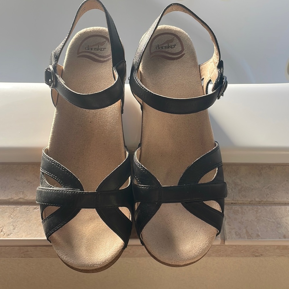 Beautiful Dansko shoes size 8 excellent condition very comfortable.